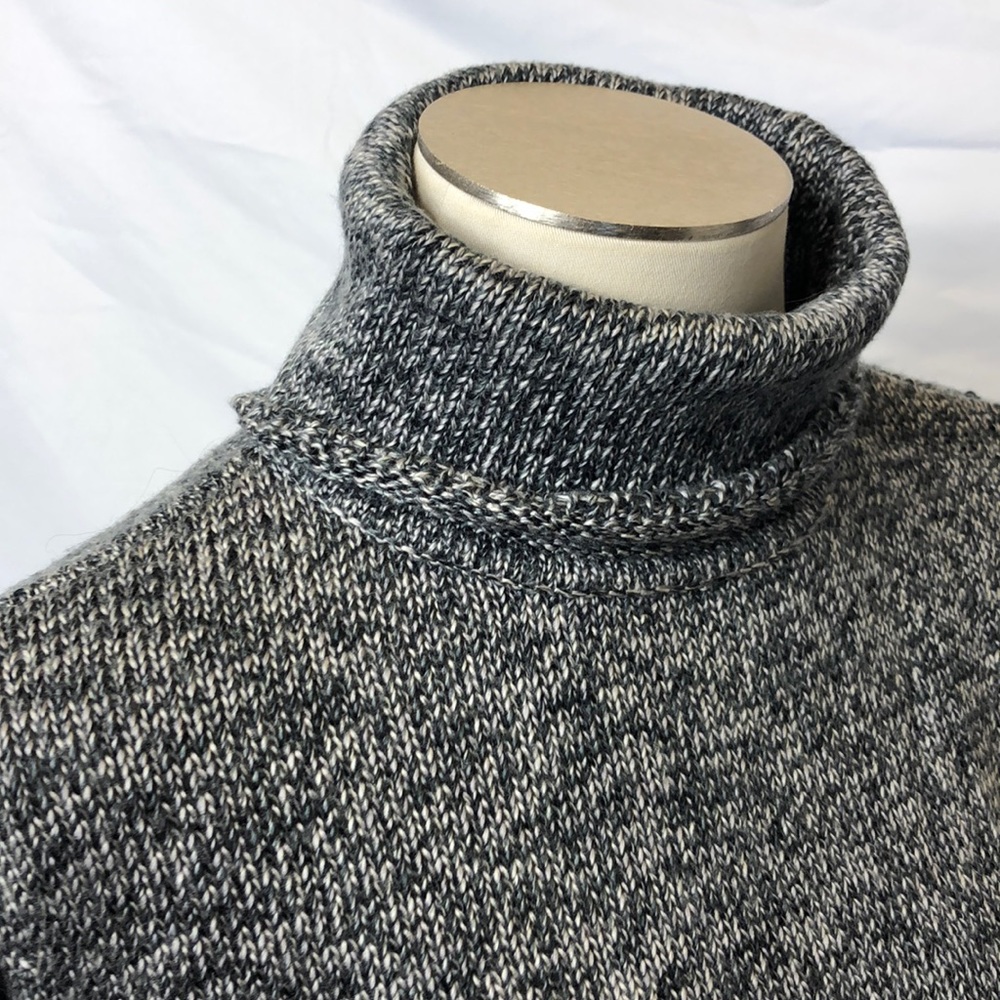 Charcoal & white bell sleeve turtleneck sweater - Picture 4 of 5